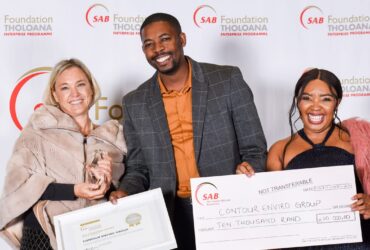 Tholoana Award Winner Sabelo Lindani With Bridgit Evans And Andiswa Gumede Scaled